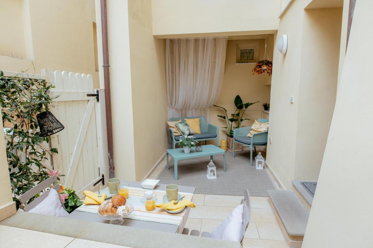 ルッカ Il Cortile Di Elisa & Our Flats Bed & Breakfast エクステリア 写真
