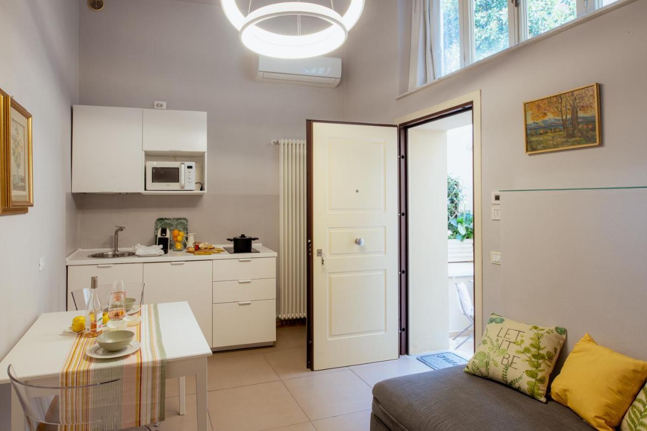 ルッカ Il Cortile Di Elisa & Our Flats Bed & Breakfast エクステリア 写真