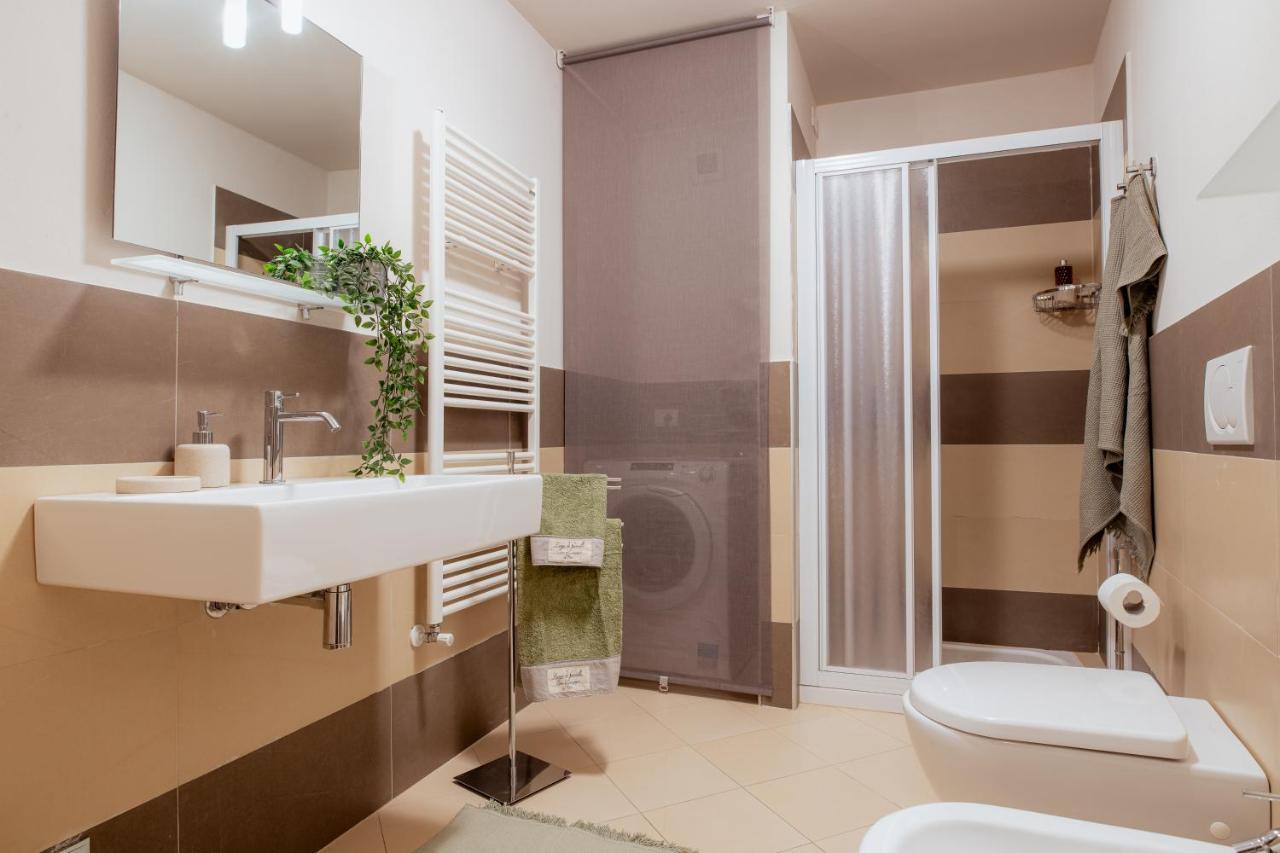 ルッカ Il Cortile Di Elisa & Our Flats Bed & Breakfast エクステリア 写真