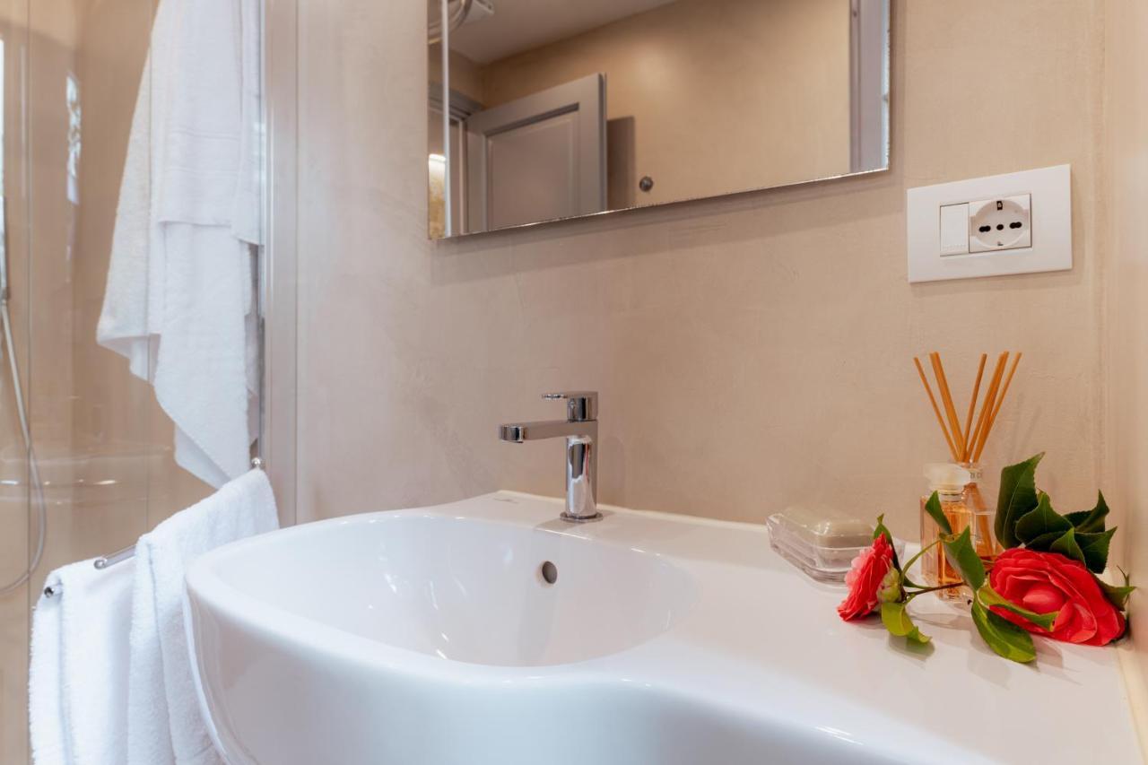 ルッカ Il Cortile Di Elisa & Our Flats Bed & Breakfast エクステリア 写真