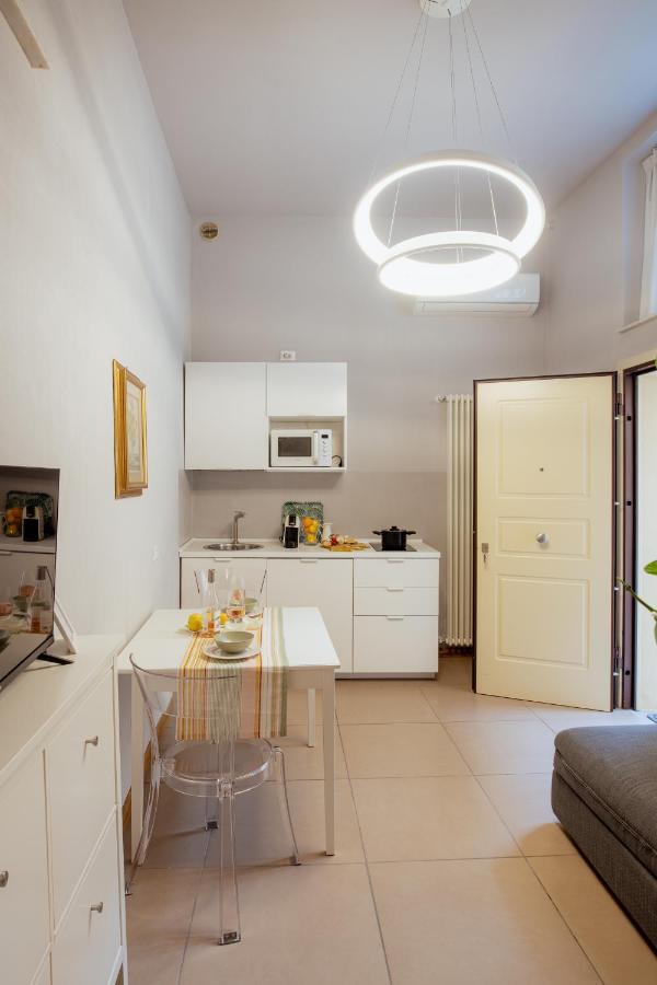 ルッカ Il Cortile Di Elisa & Our Flats Bed & Breakfast エクステリア 写真