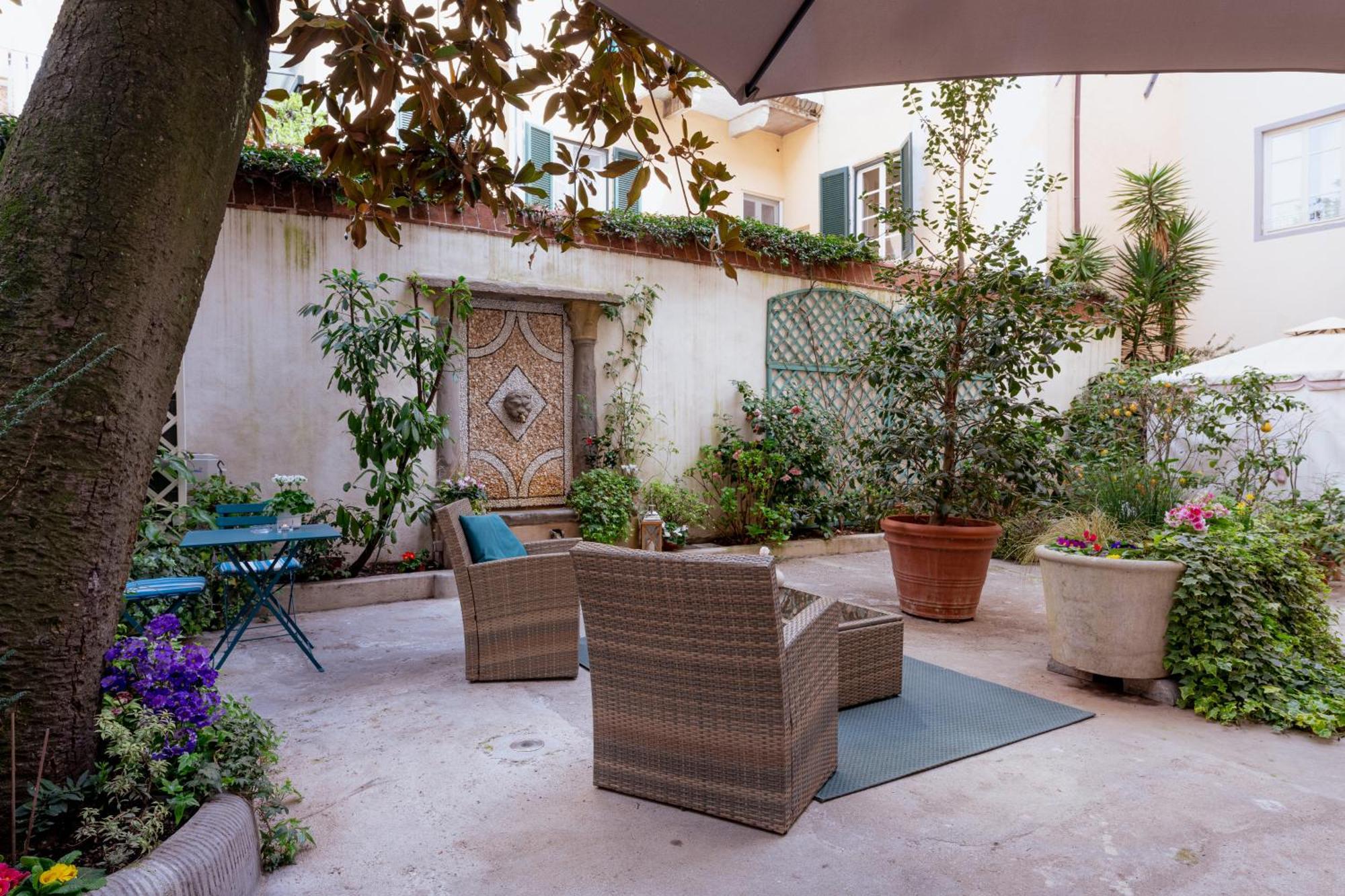 ルッカ Il Cortile Di Elisa & Our Flats Bed & Breakfast エクステリア 写真